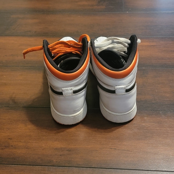 Air Jordan 1 Retro High Electro Orange - Picture 4 of 5